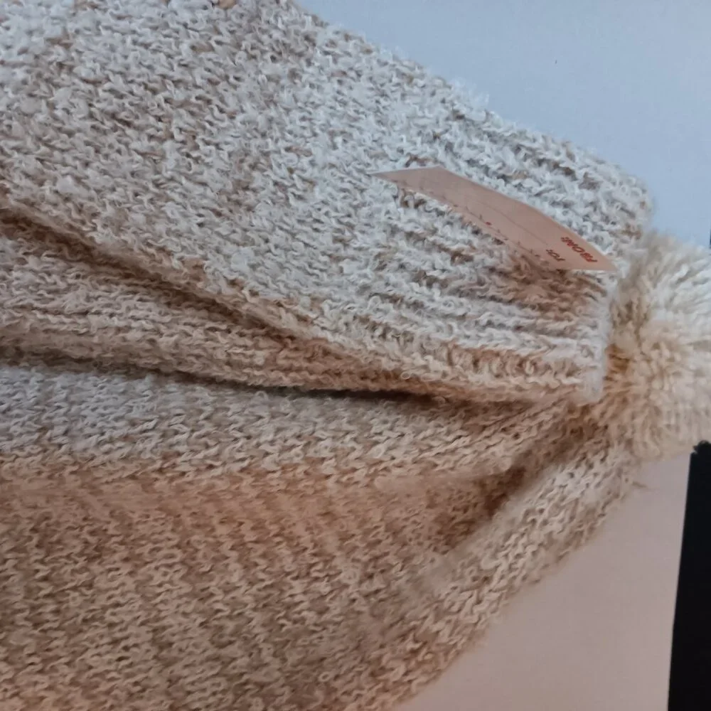 WOMEN'S TAN HAT AND MITTENS SET NWOT